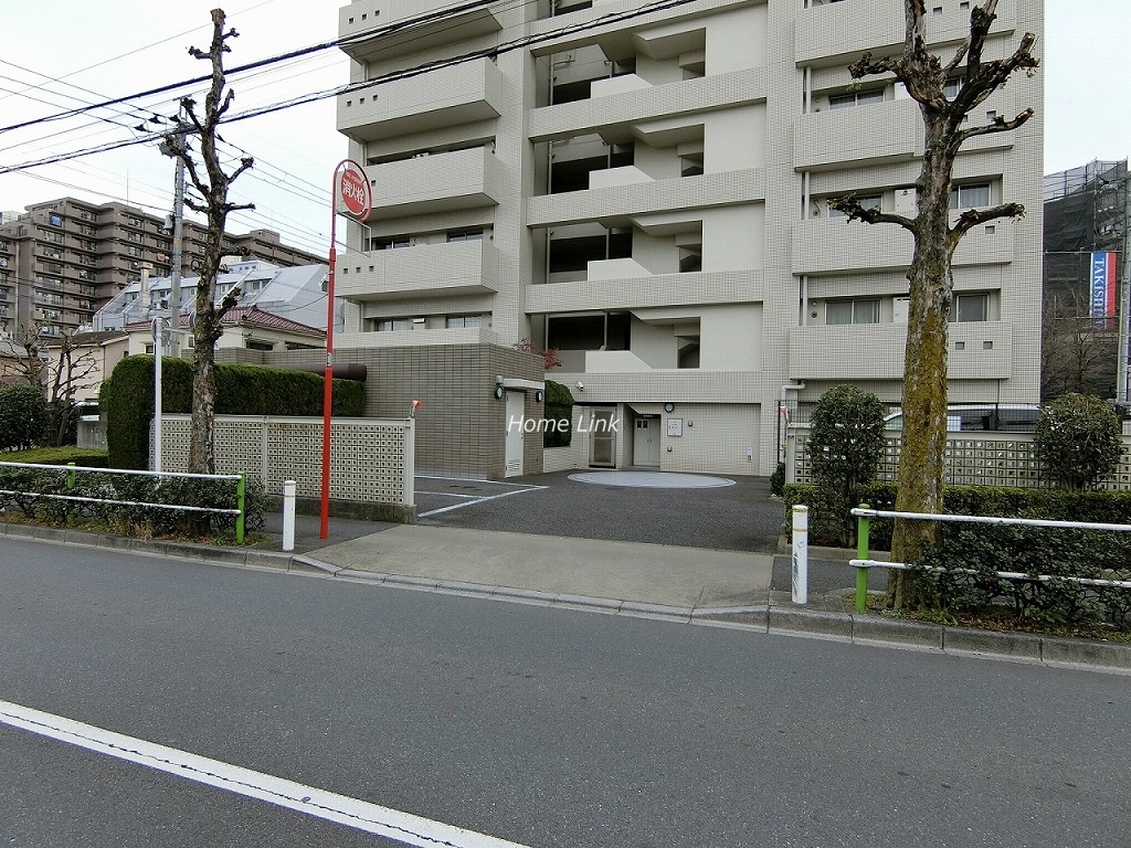 小豆沢パークホームズ　駐車場出入口