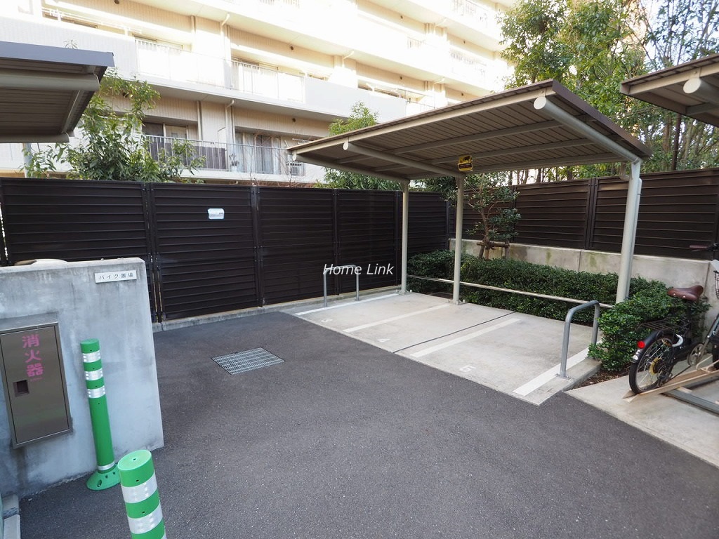 アデニウム志村三丁目　バイク置場
