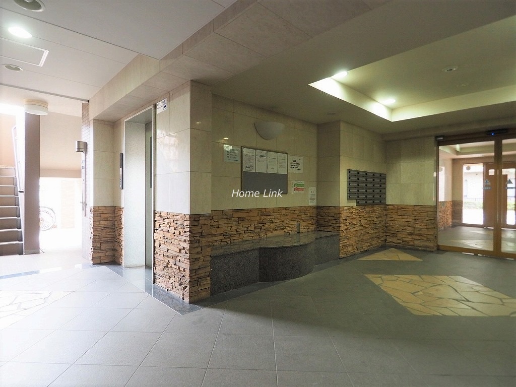 コニファーコート志村弐番館　エントランスホール