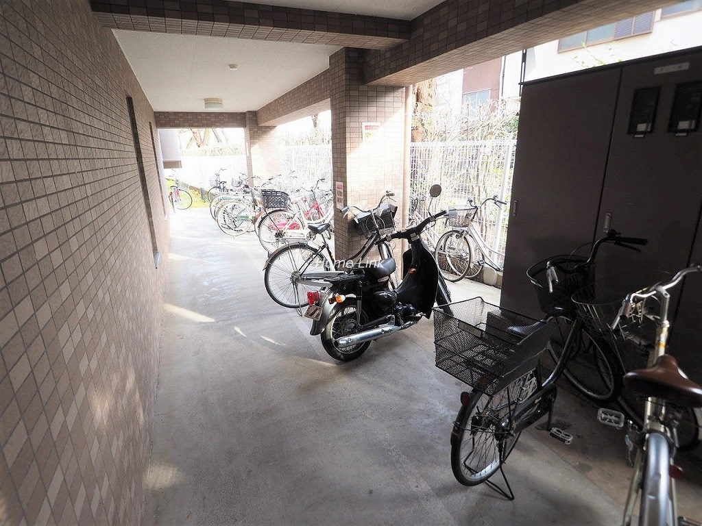 コニファーコート志村弐番館　駐輪場