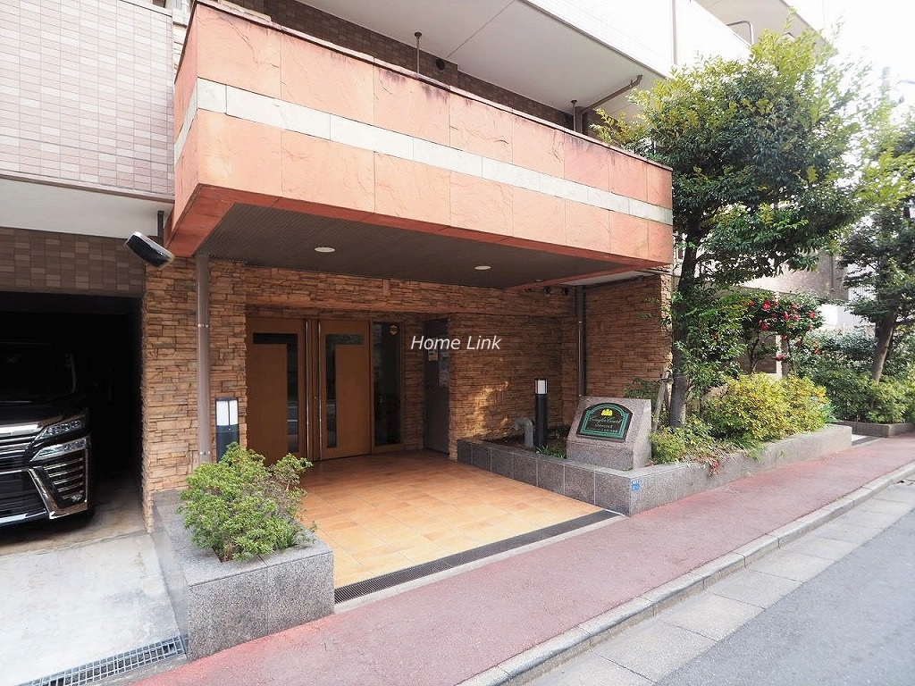 コニファーコート志村弐番館　エントランス前