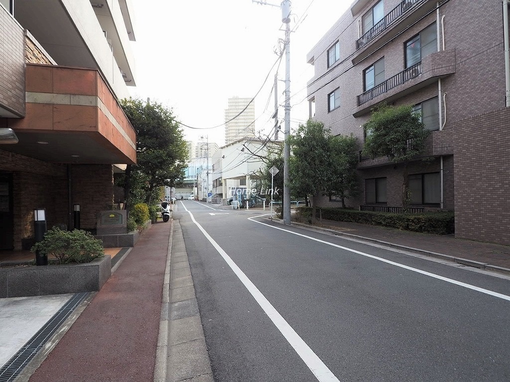 コニファーコート志村弐番館　前面道路