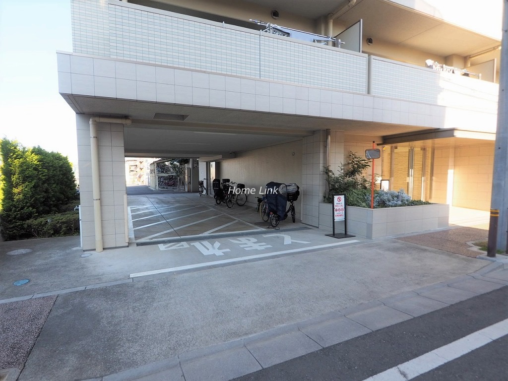 サンクレイドル東武練馬弐番館 駐車場出入口