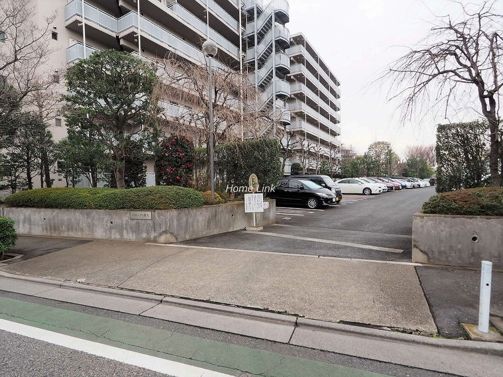 パルシティ徳丸　駐車場出入口