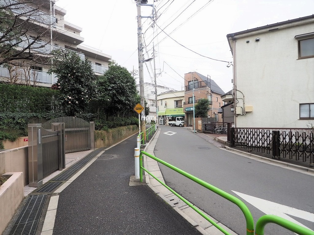パルシティ徳丸　前面道路歩道