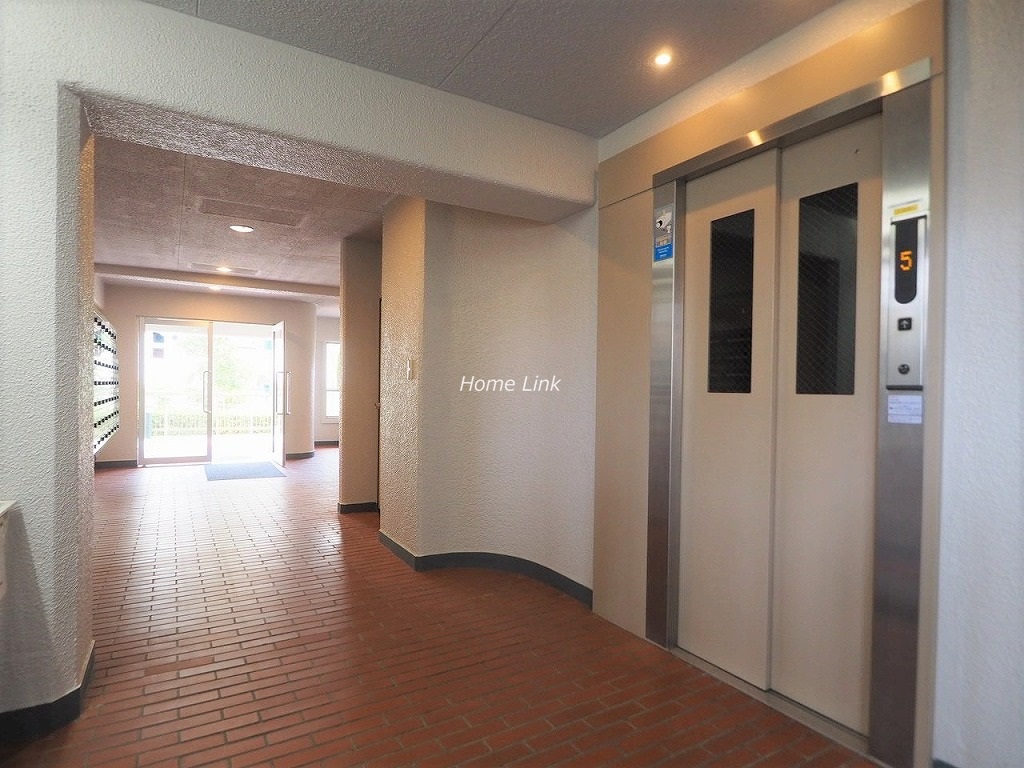 志村スカイハイツ エレベーターホール