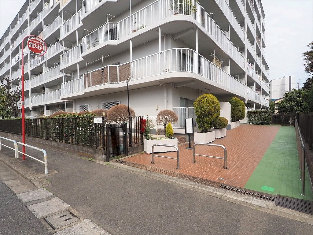志村スカイハイツ エントランス前