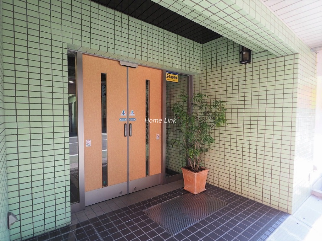 成増グリーンハイツ　エントランス前