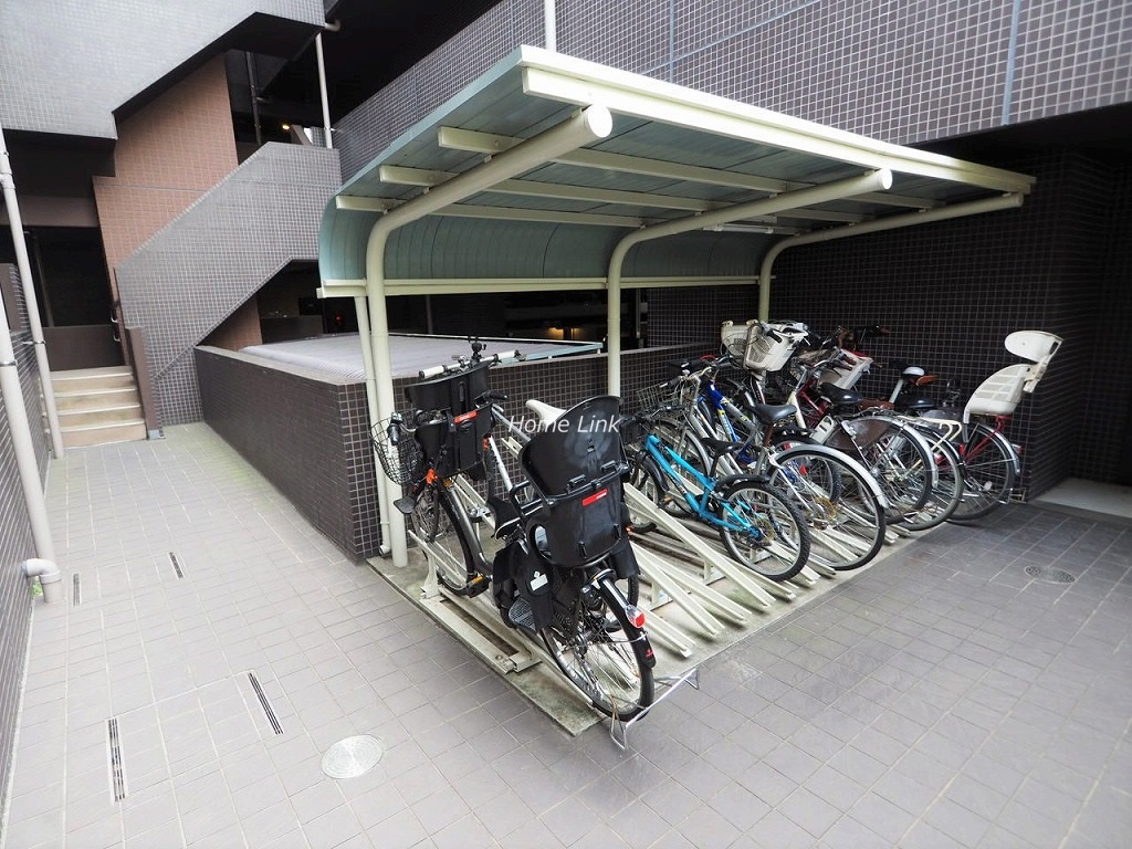 クアドロヌーヴェル　駐輪場
