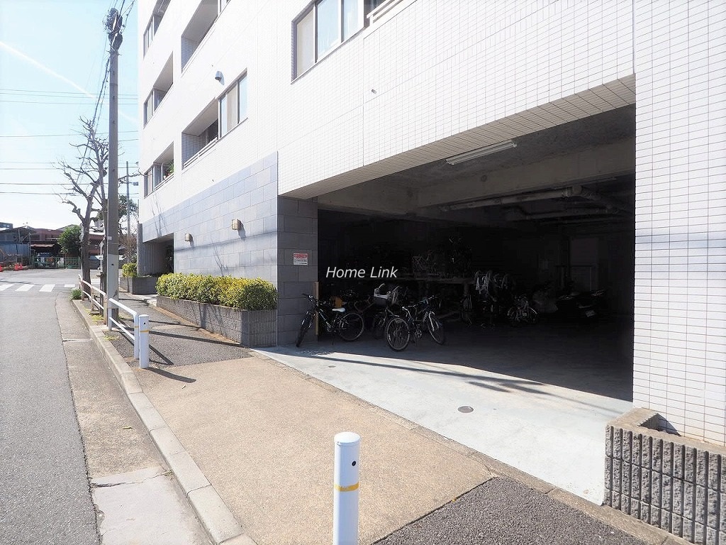 グランボア四葉の丘　駐車場出入口