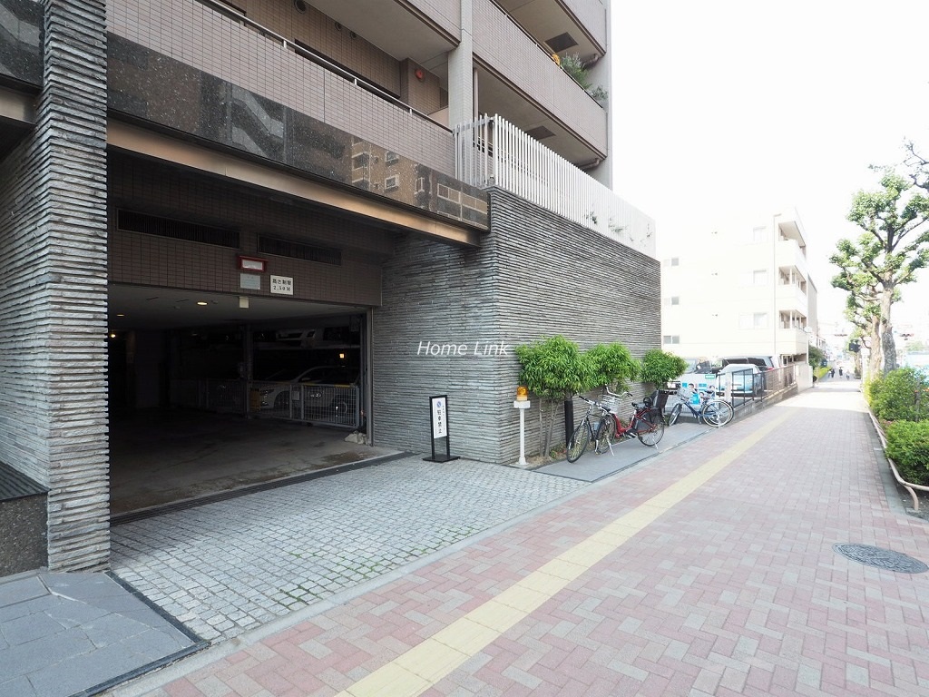 コスモ小竹向原ガーデンフォルム 駐車場出入口