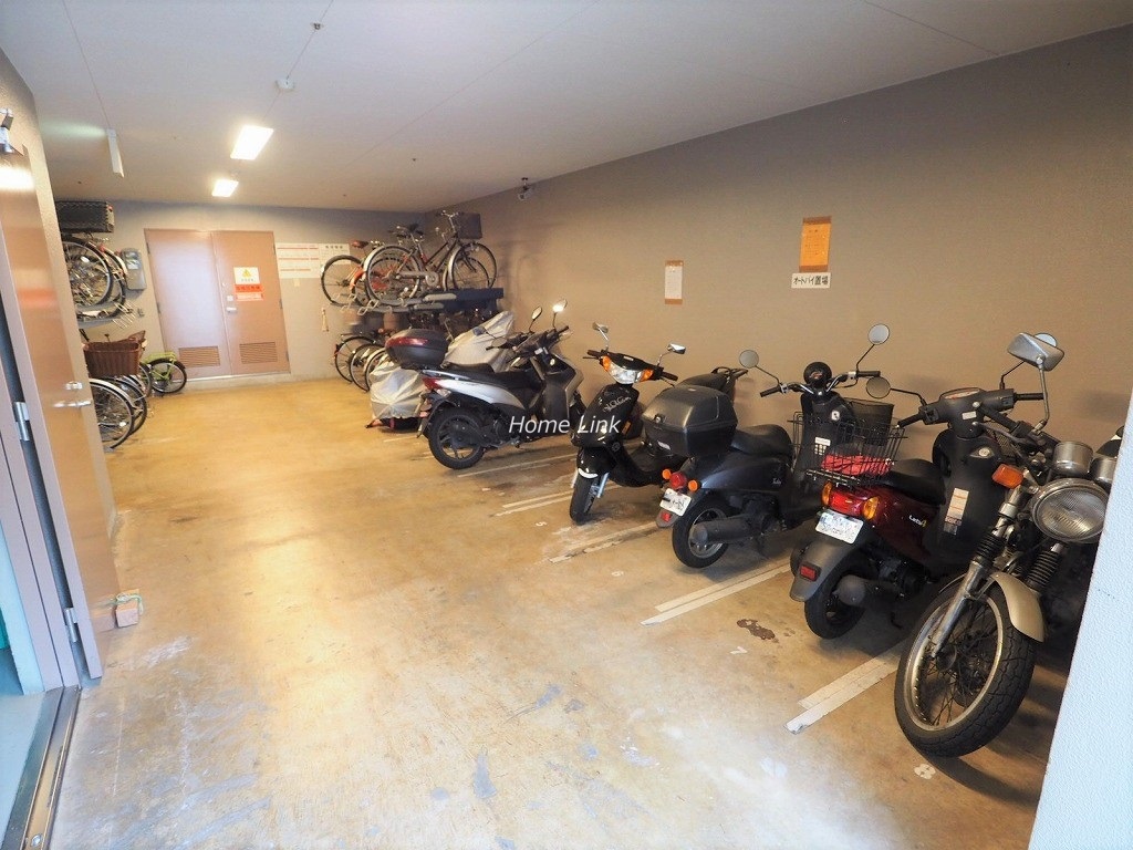 コスモ小竹向原ガーデンフォルム バイク置場