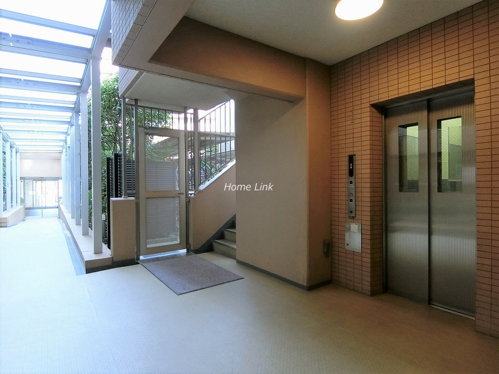 ジオときわ台プレミアムプレイス　エレベーターホール