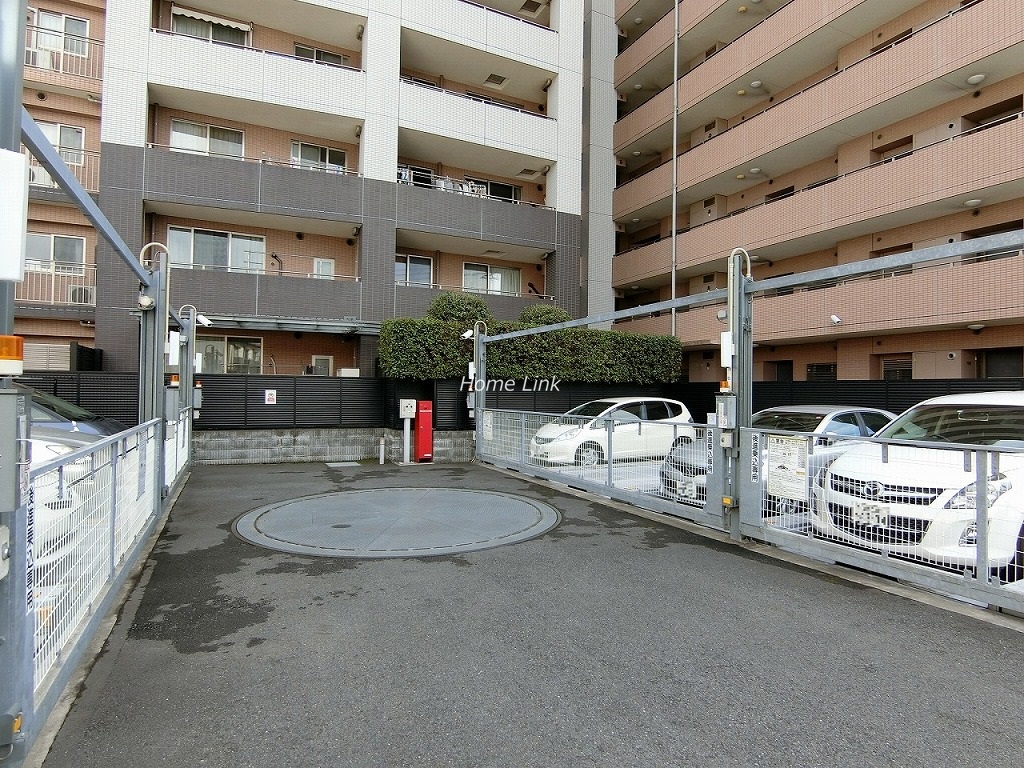 ジオときわ台プレミアムプレイス　駐車場