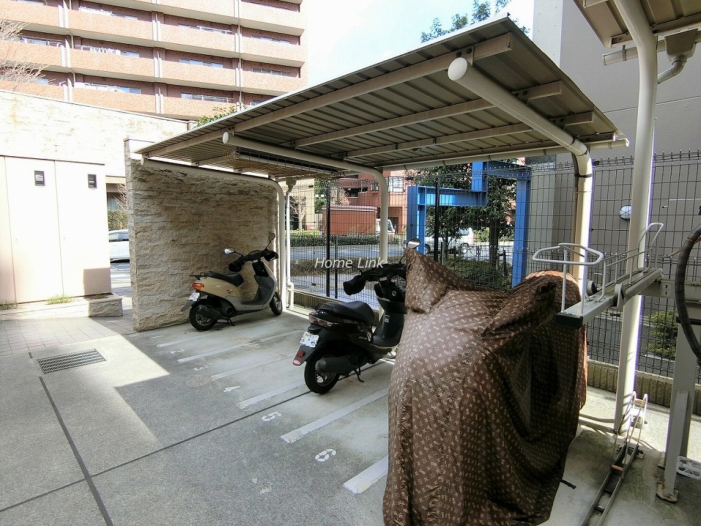 ジオときわ台プレミアムプレイス　バイク置場