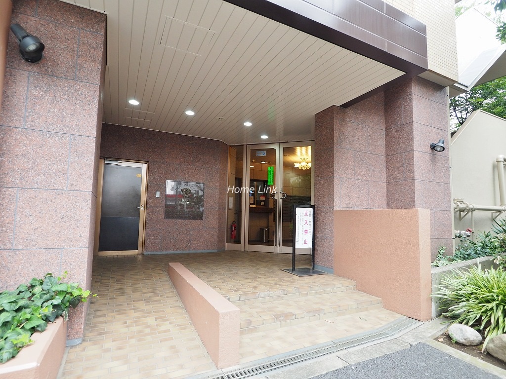 ダイアパレス西台　エントランス前