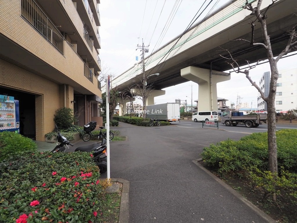ダイアパレス西台　前面道路歩道