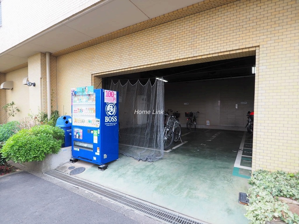 ダイアパレス西台　駐輪場出入口
