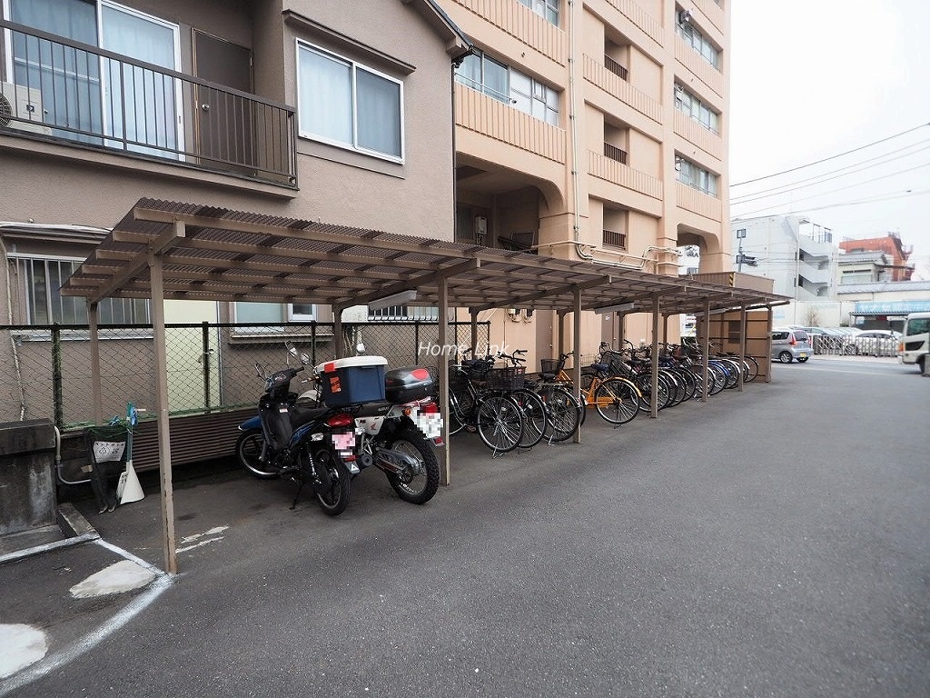 志村ハビテーション　バイク置場