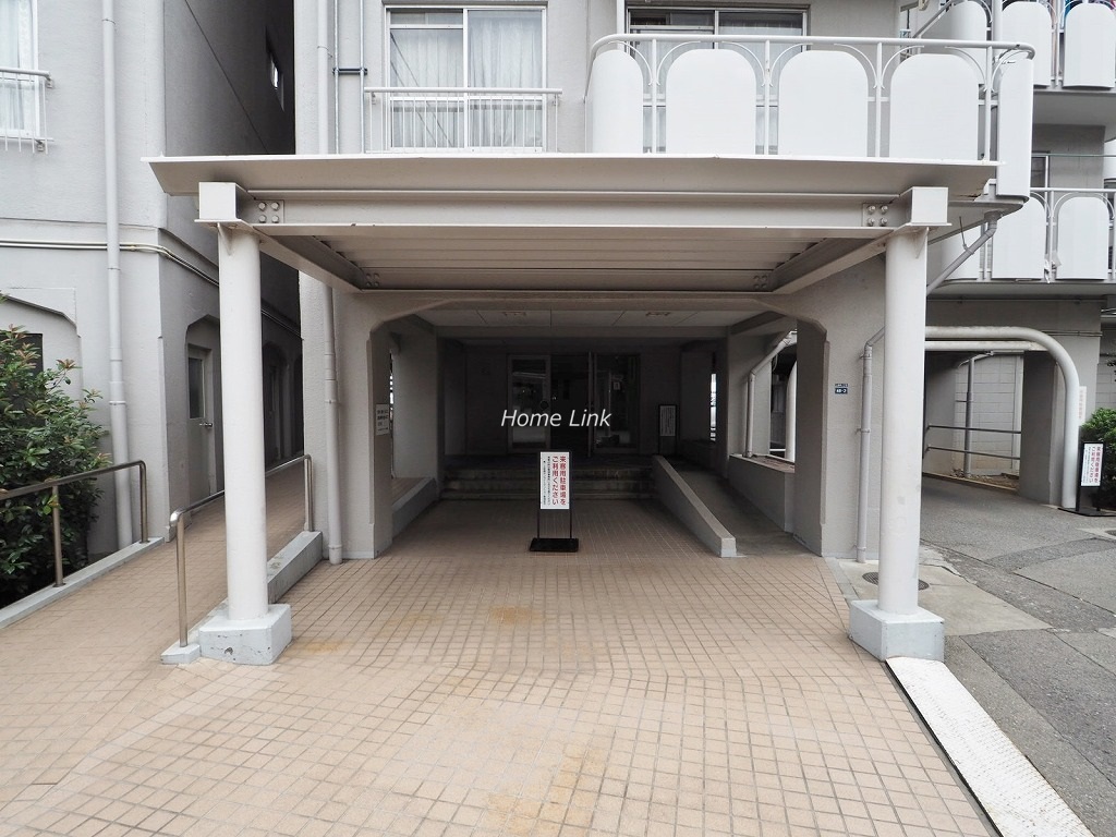 第1上板橋サンライトマンションAH棟 エントランス前