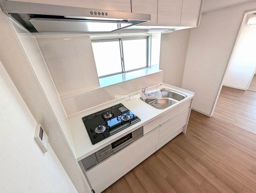 キャスティ上板橋4階 出窓があり明るく換気しやすいキッチン