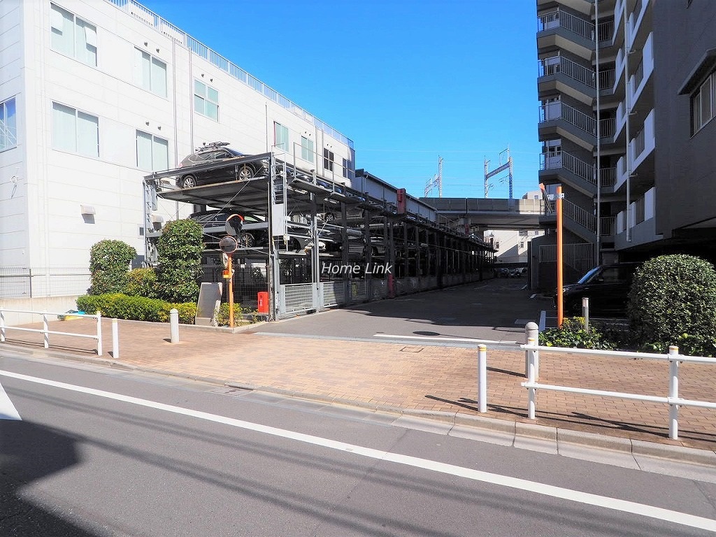 グランスイート浮間舟渡 駐車場出入口