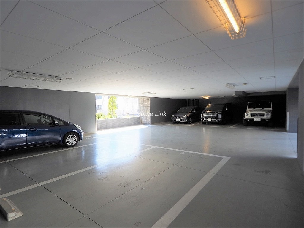 グランスイート浮間舟渡 平置き駐車場