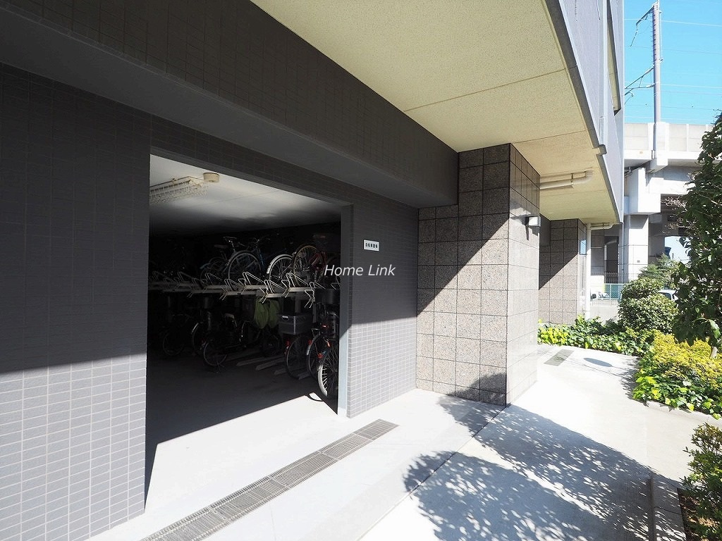 グランスイート浮間舟渡 駐輪場出入口