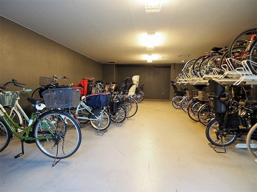 グランスイート浮間舟渡 駐輪場