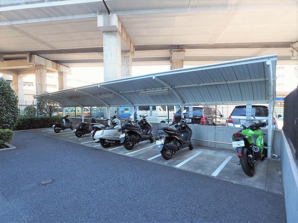 グランスイート浮間舟渡 バイク置場