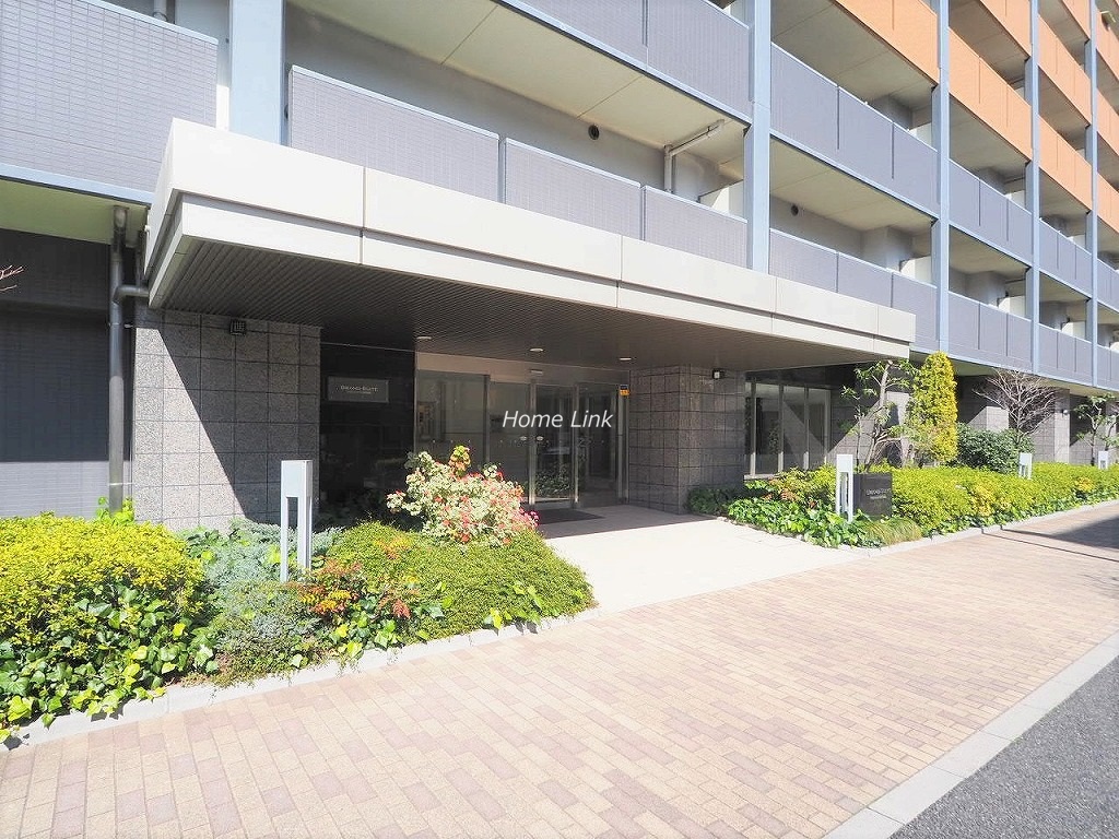 グランスイート浮間舟渡 エントランス前