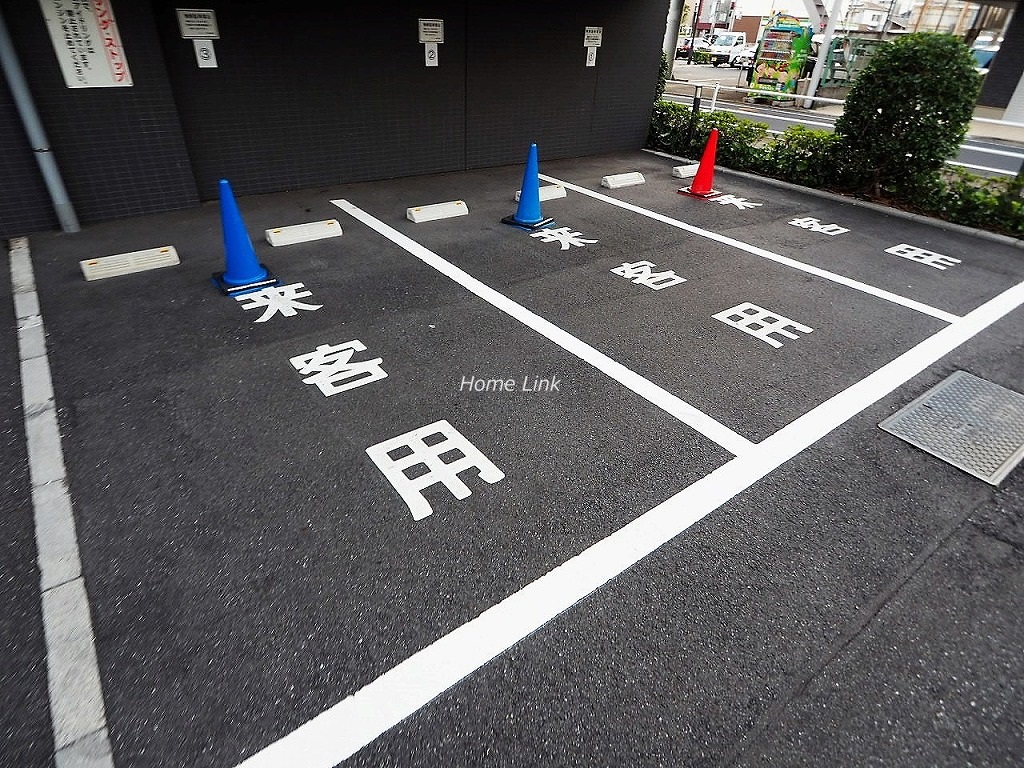 グランスイート浮間舟渡 来客用駐車場