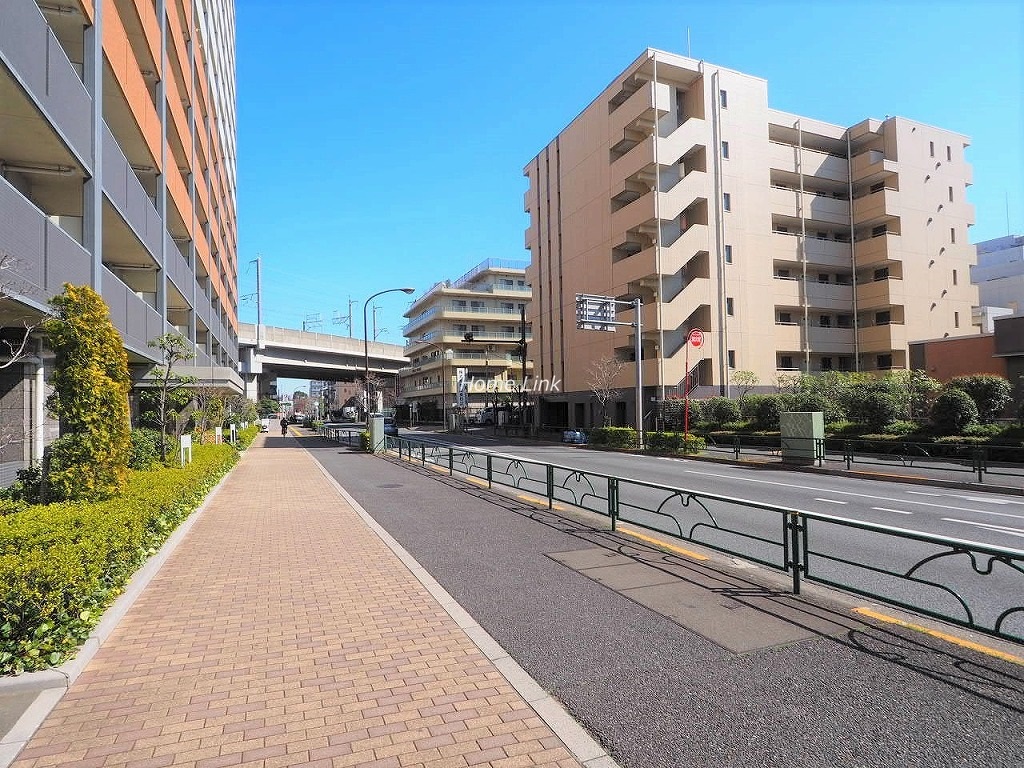 グランスイート浮間舟渡 前面道路歩道