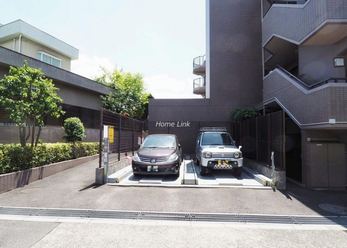 コスモ成増グランヒル　駐車場出入口