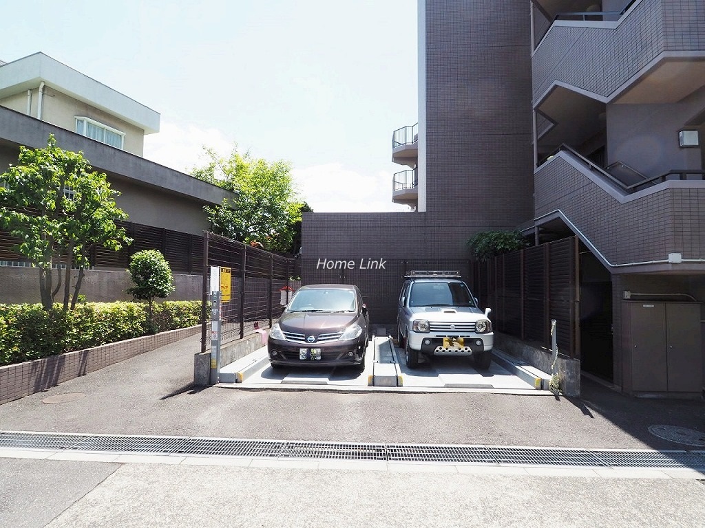 コスモ成増グランヒル　駐車場出入口