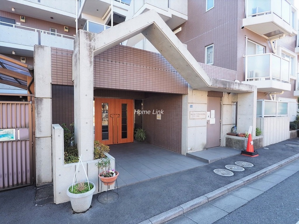 サンライフ東武練馬 エントランス前