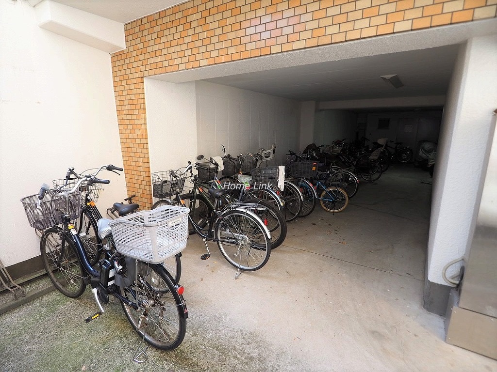 ハイネス成増 駐輪場