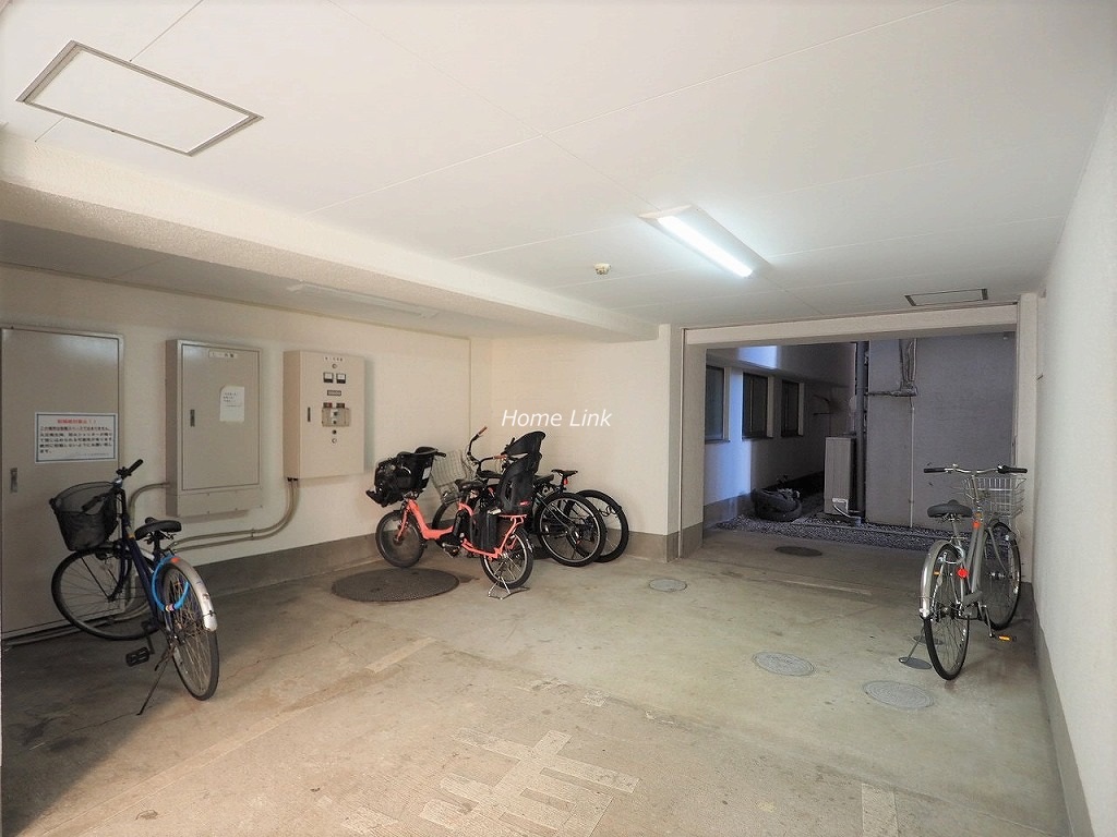 ハイネス成増 駐輪場