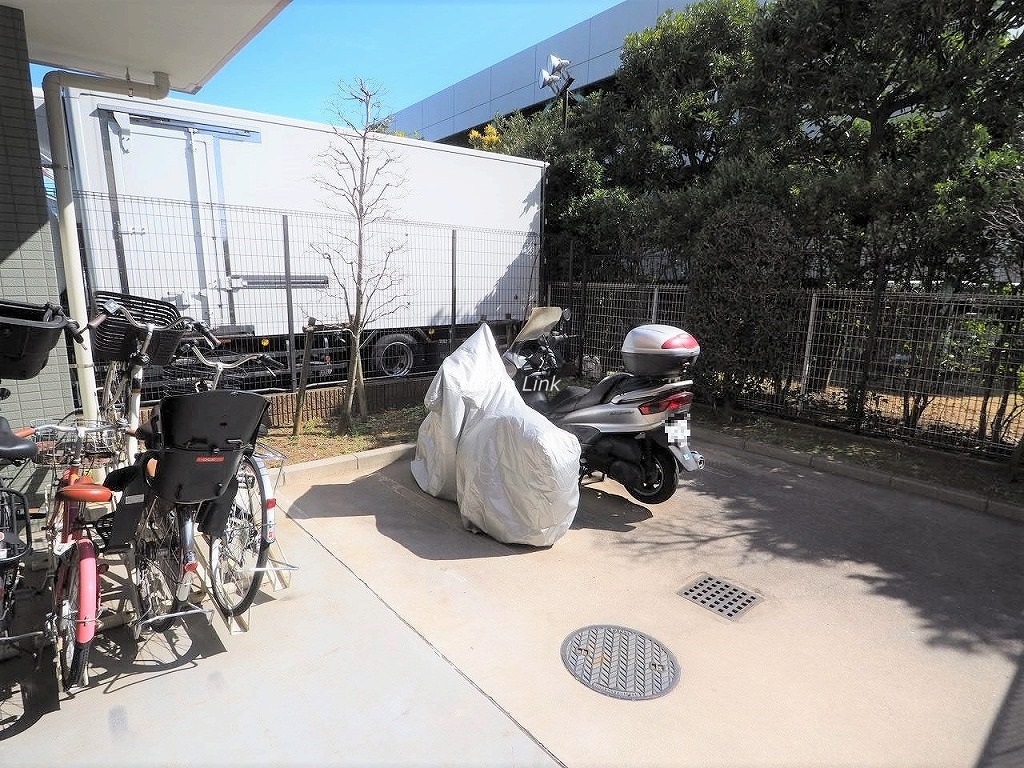 リスタ東武練馬アソシア バイク置場