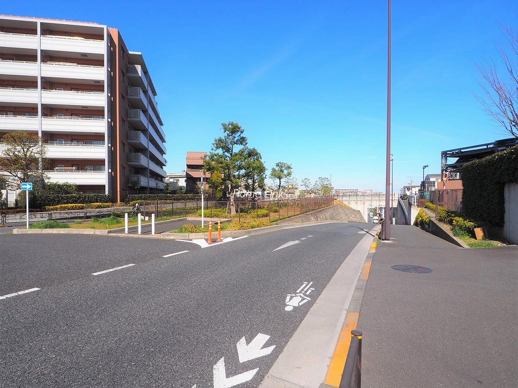 リスタ東武練馬アソシア 前面道路歩道