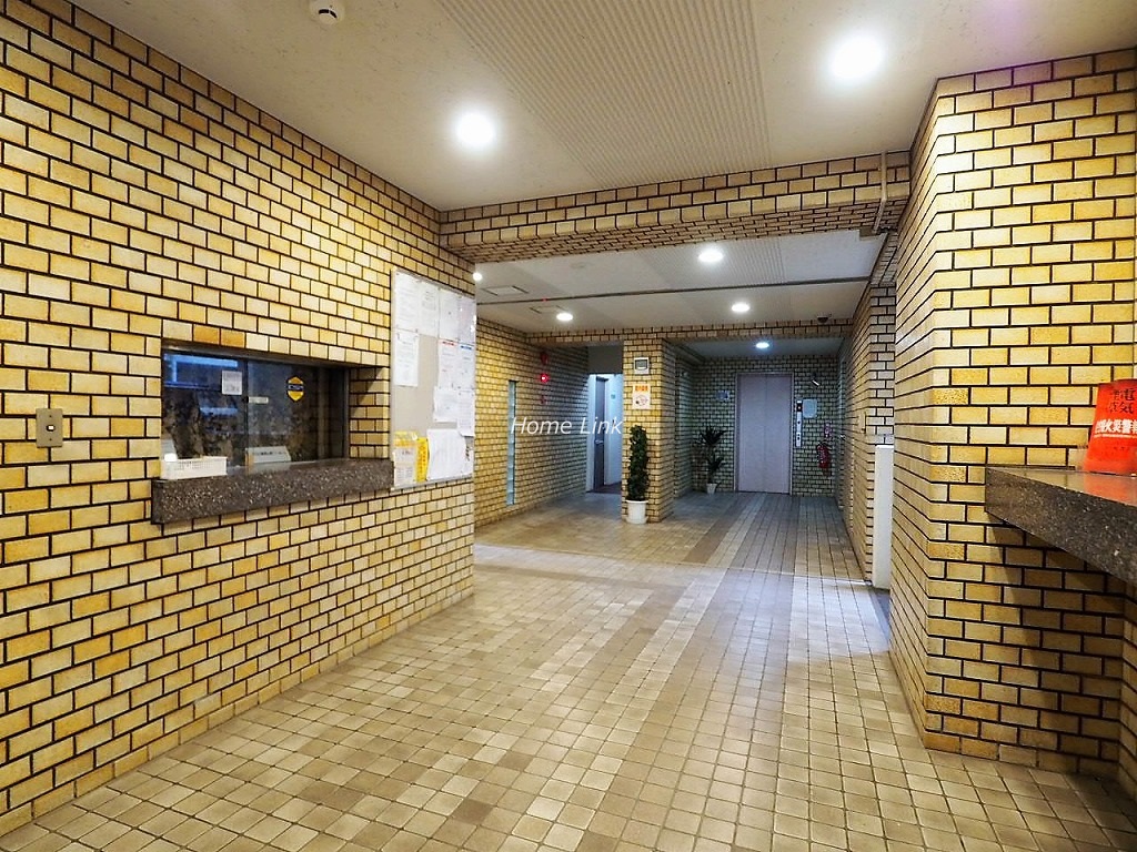 いづみハイツ本蓮沼　エントランス管理人室