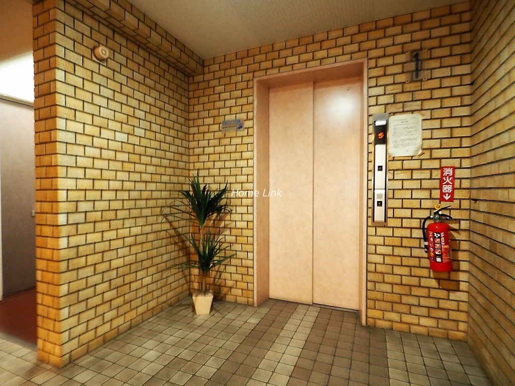 いづみハイツ本蓮沼　エレベーターホール