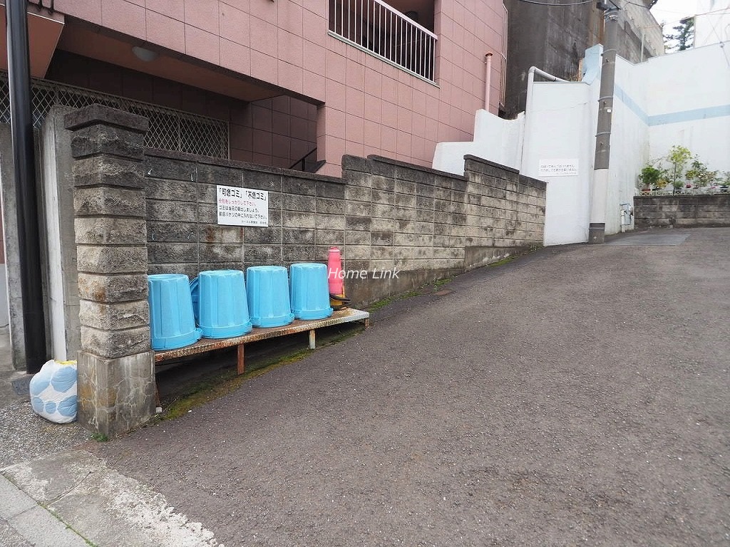 カースル常盤台　ゴミ置き場