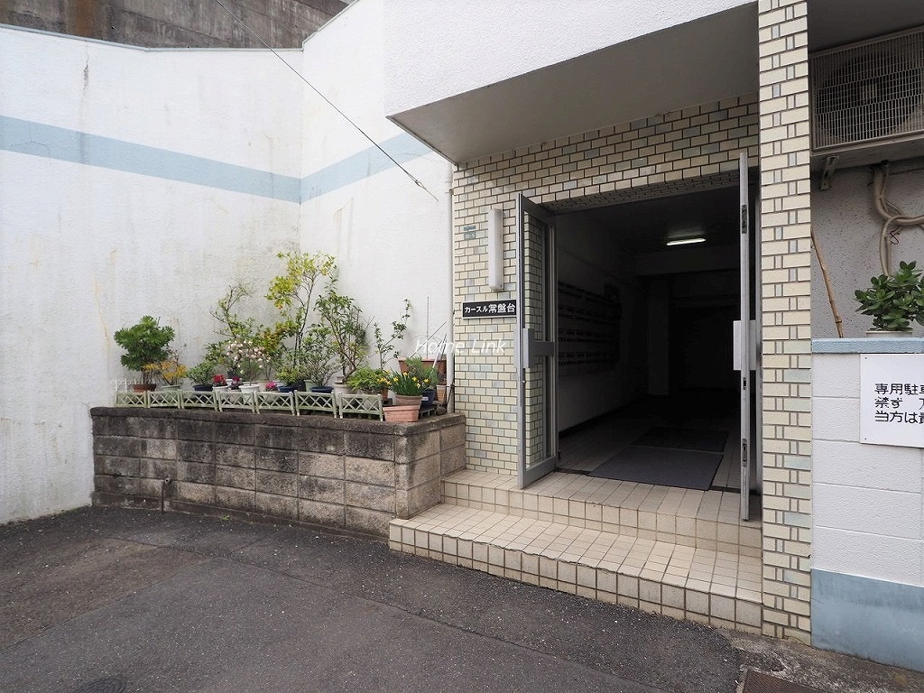 カースル常盤台　エントランス前