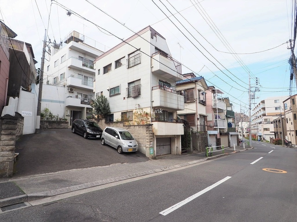 カースル常盤台　前面道路