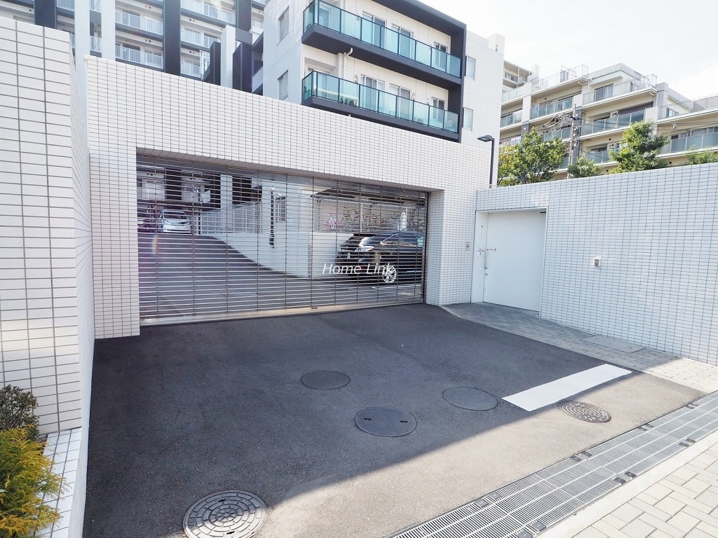 シティテラス成増 駐車場出入口