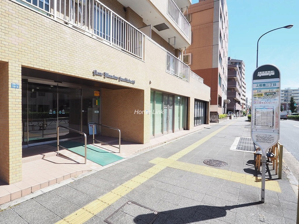 ライオンズマンション上板橋　エントランス前
