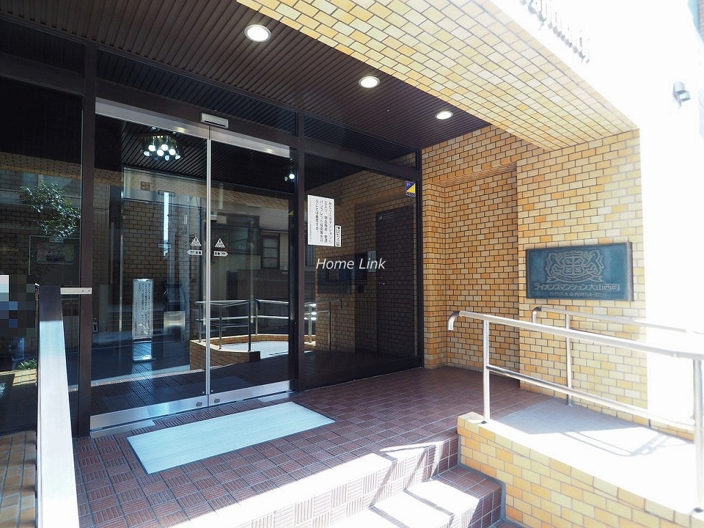 ライオンズマンション大山西町　エントランス