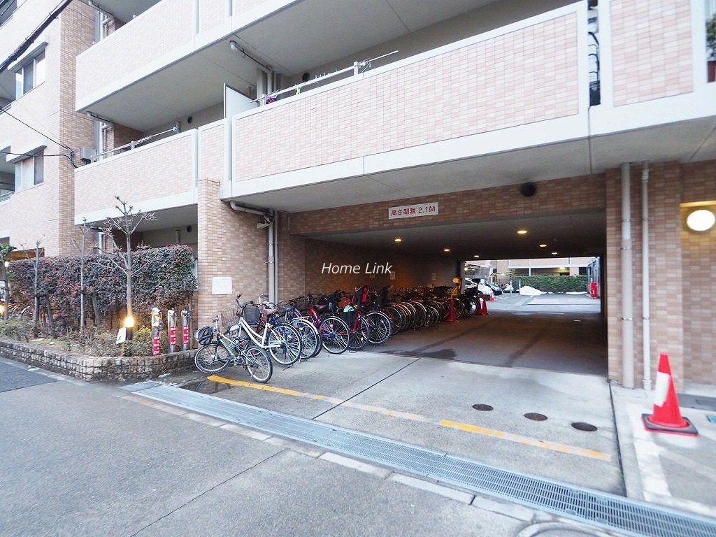 レーベンハイム志村プレノルガール 駐車場出入口