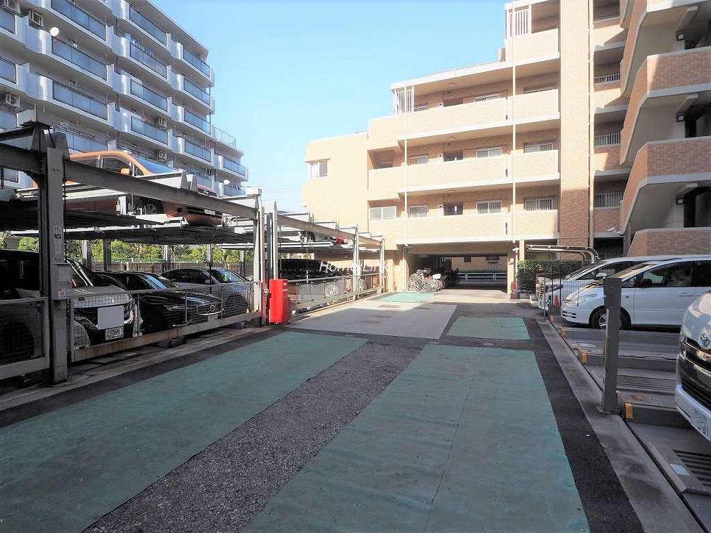 レーベンハイム志村プレノルガール 駐車場